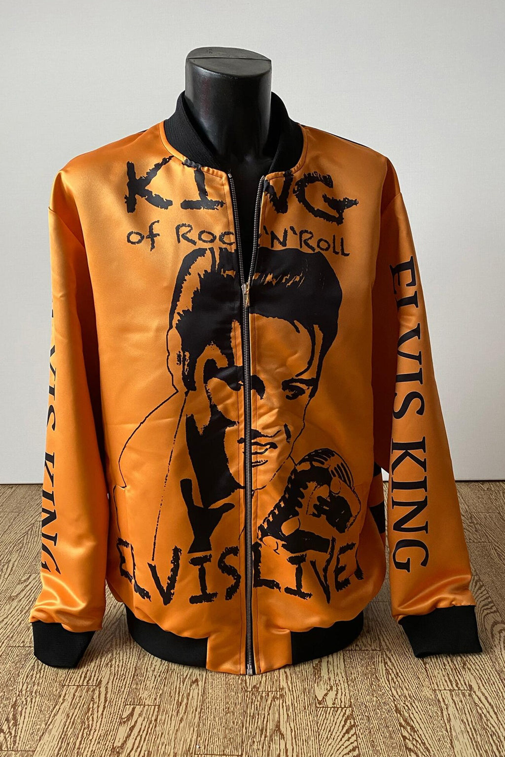 Herren-Bomberjacke Elvis Lives – King of Rock ’n’ Roll | USA-Flagge