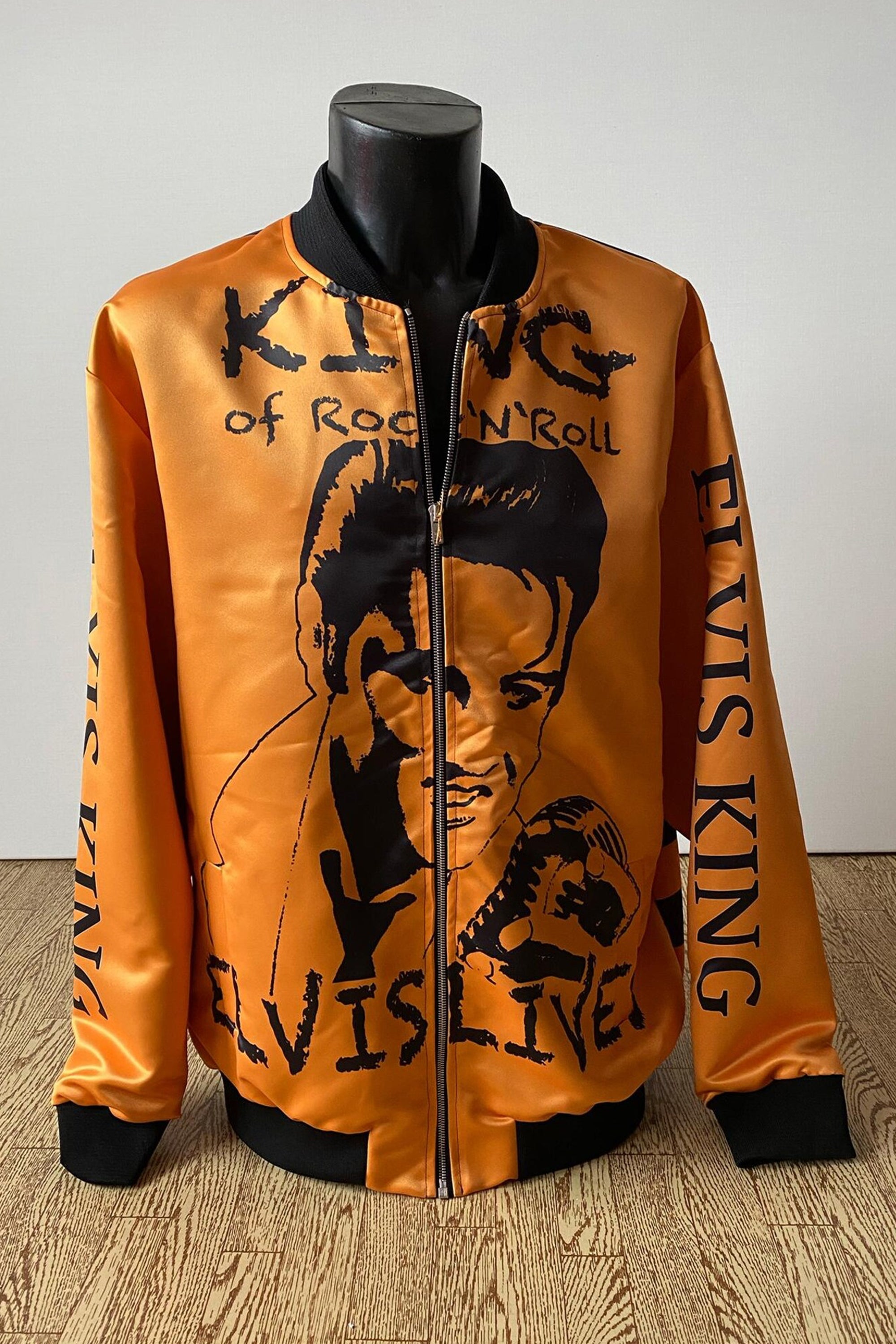 Herren-Bomberjacke Elvis Lives – King of Rock ’n’ Roll | USA-Flagge