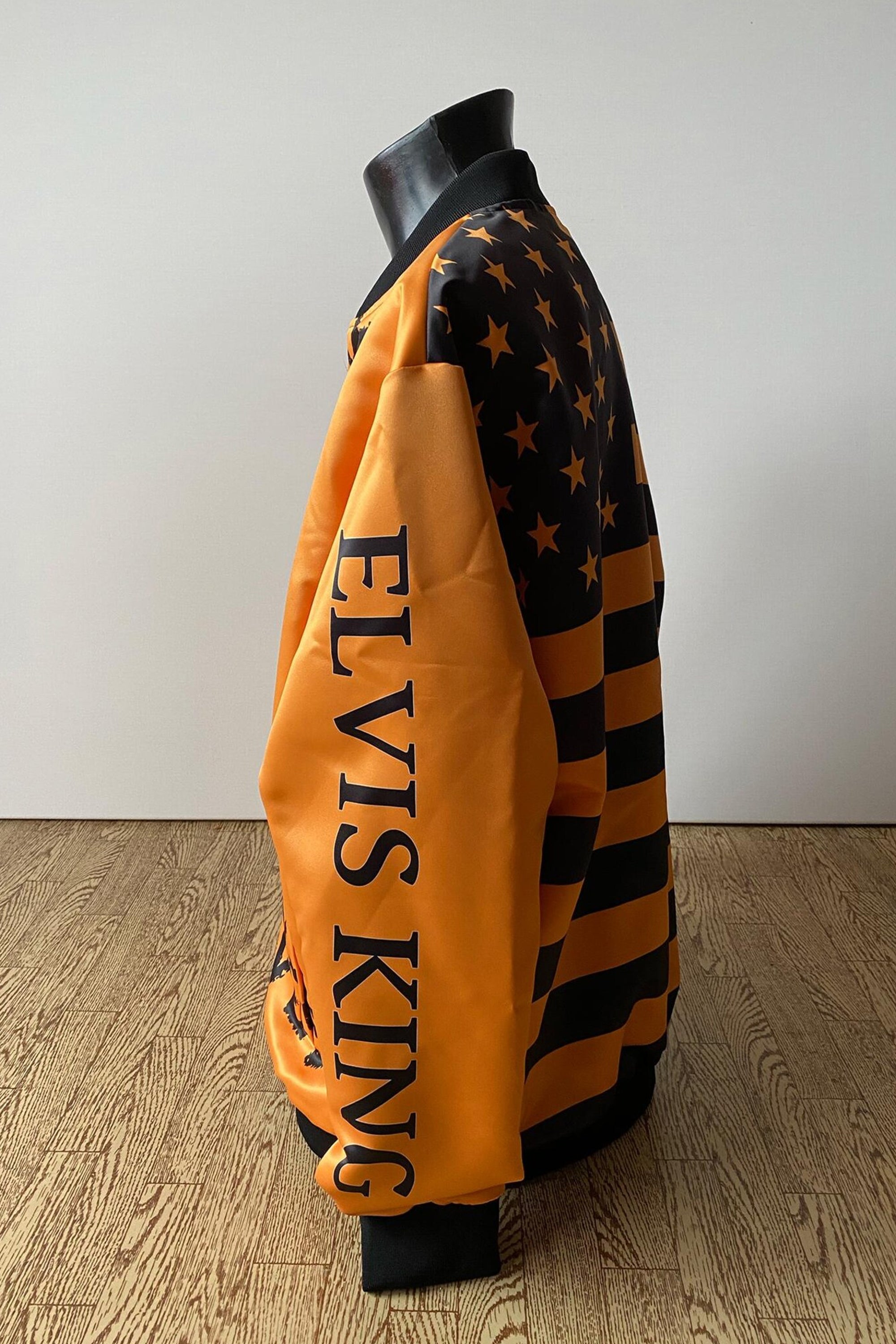 Herren-Bomberjacke Elvis Lives – King of Rock ’n’ Roll | USA-Flagge