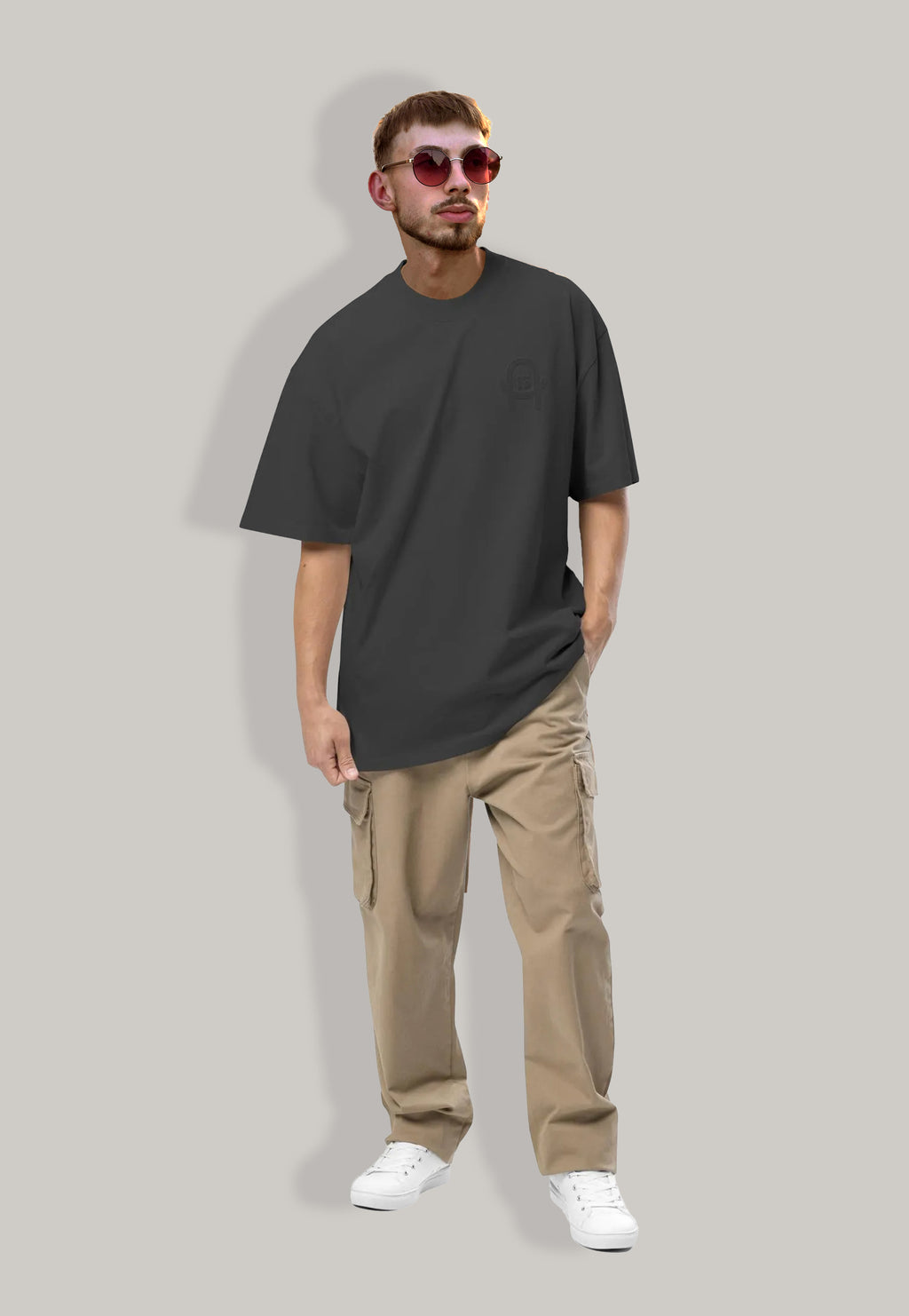 Übergroßes T-Shirt aus schwerer Baumwolle im Khaki mit verwaschenem Look - gesticktes Logo - A13